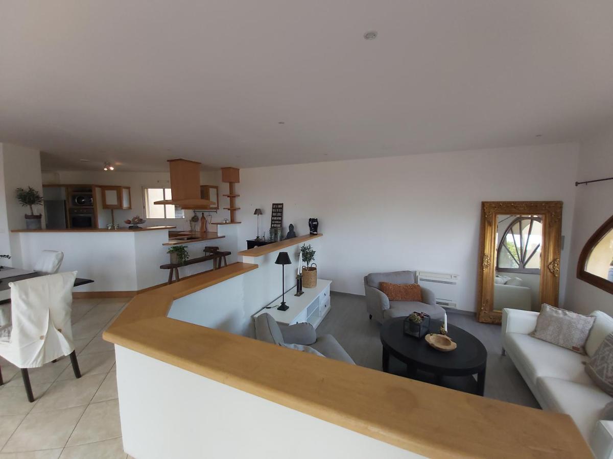 Beautiful Villa With A Stunning View Roujan Exterior photo