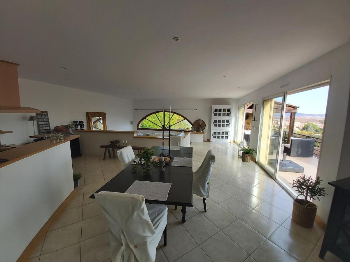 Beautiful Villa With A Stunning View Roujan Exterior photo
